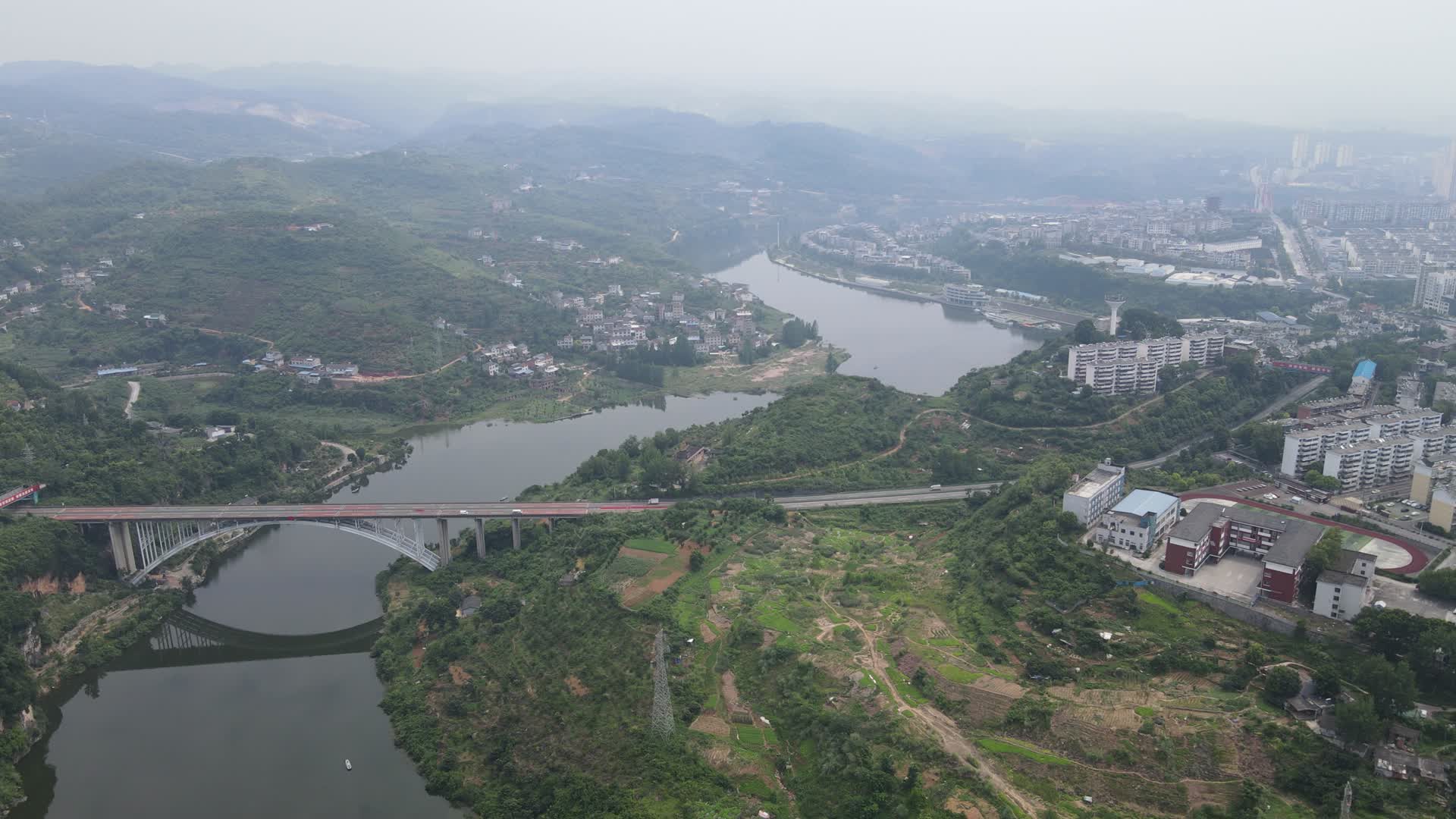 航拍湖北宜昌城郊风光视频的预览图