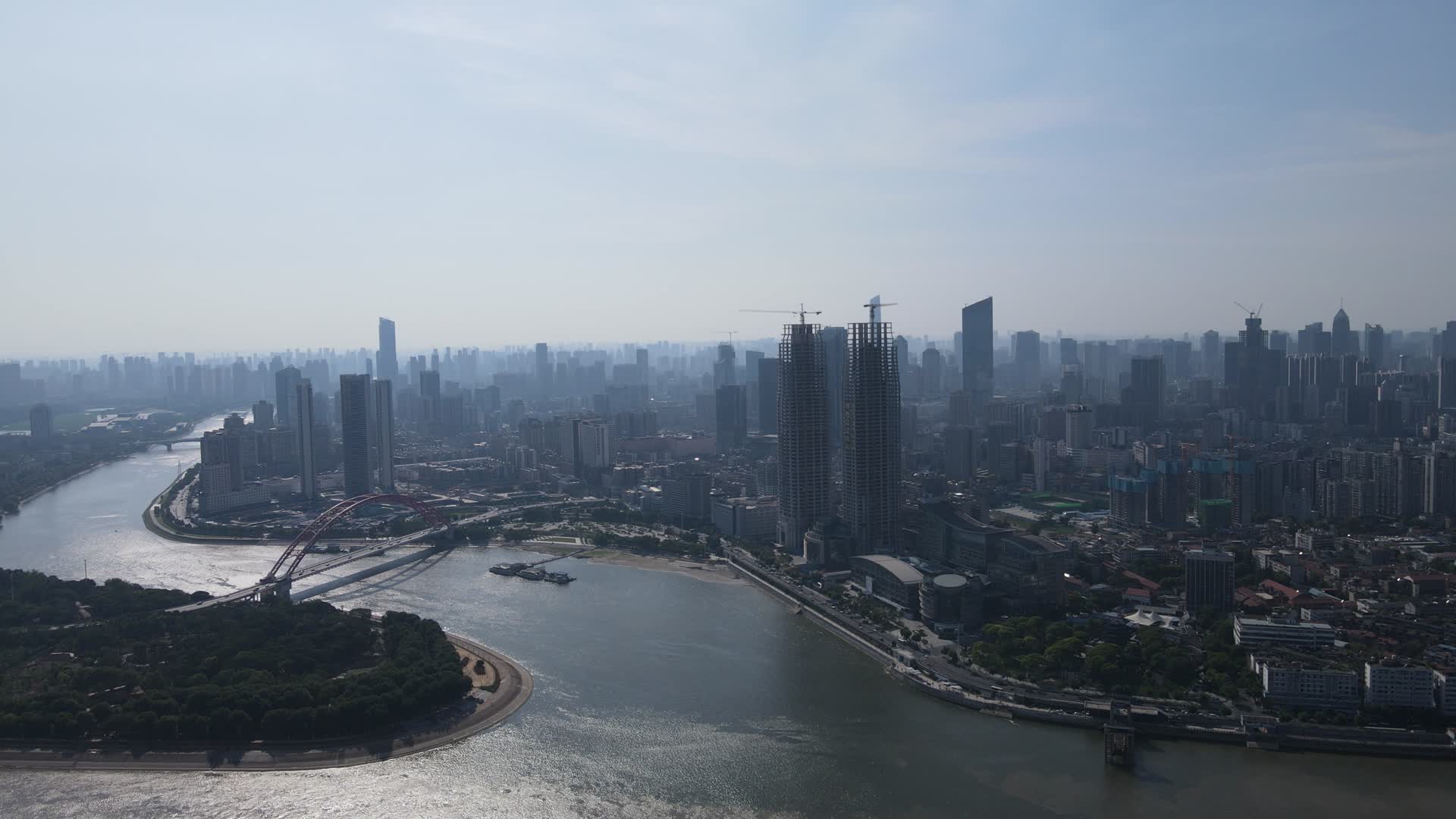 航拍武汉长江清晨时光视频的预览图