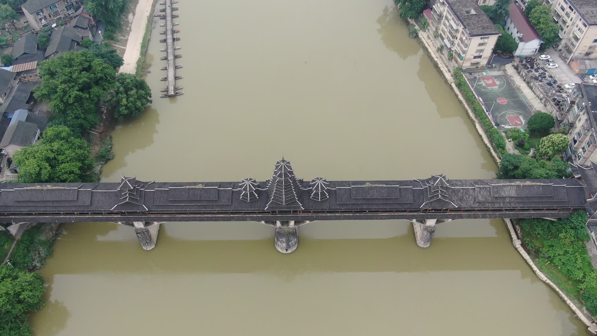 航拍湖南靖州江东风雨桥视频的预览图