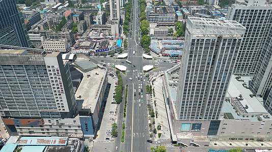 航拍湖北襄阳城市交通路口视频的预览图
