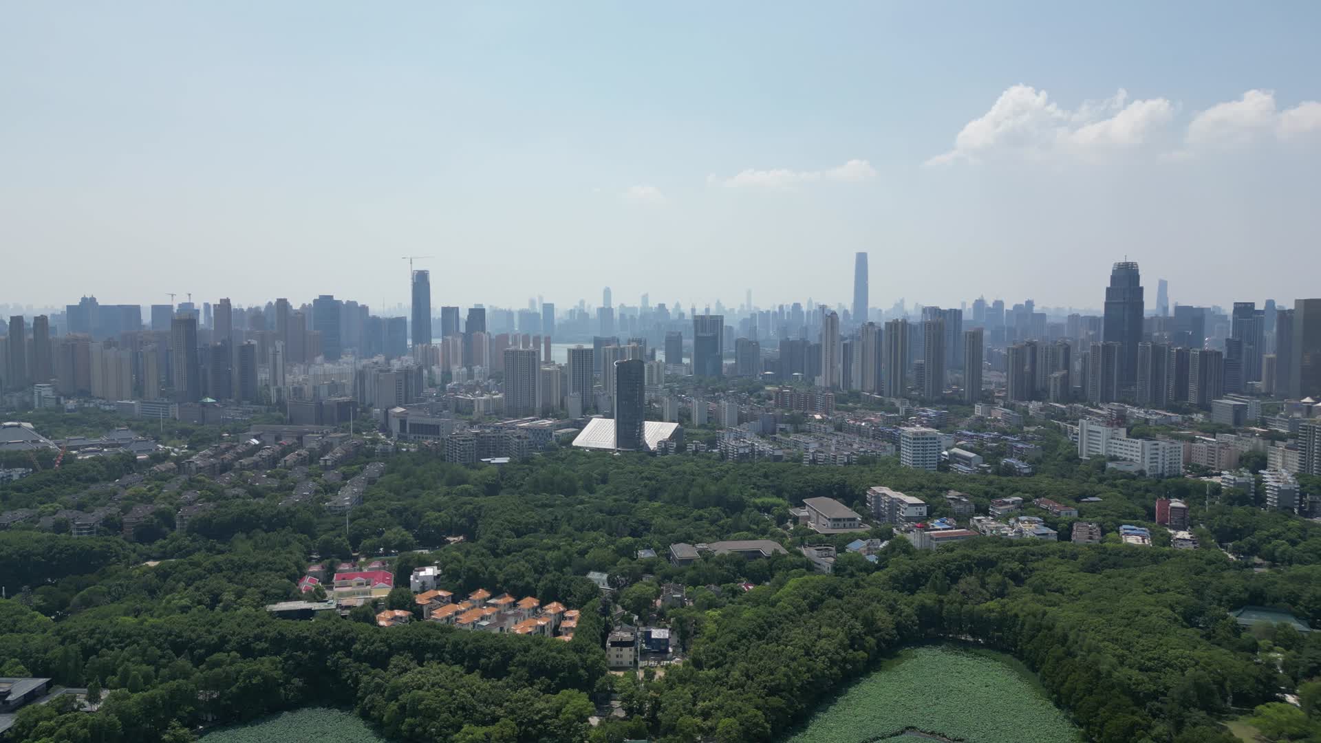航拍武汉城市建筑密集高楼建筑视频的预览图
