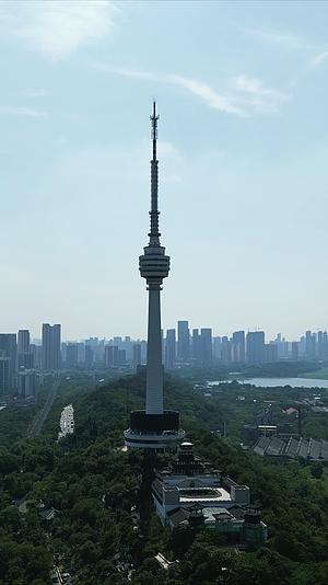 湖北武汉电视塔地标建筑竖屏航拍视频的预览图