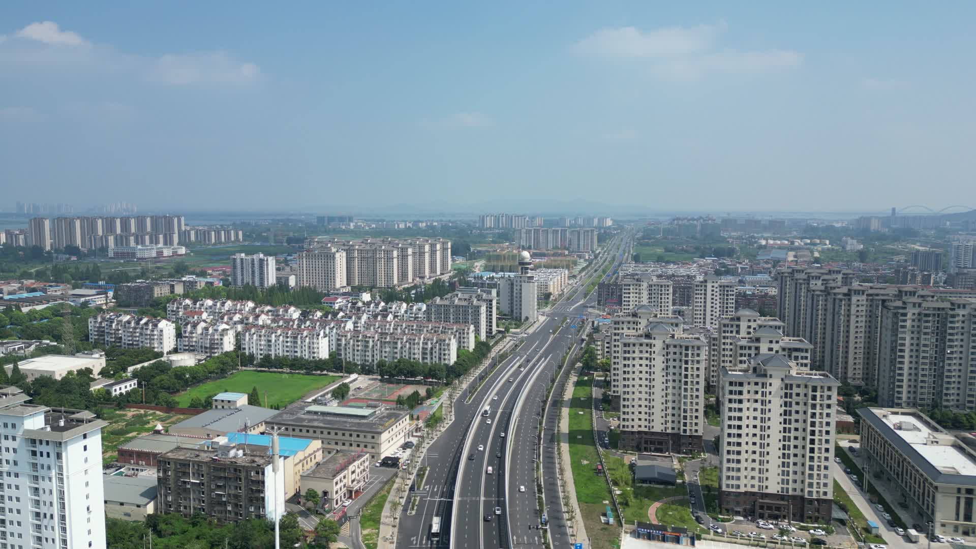 湖北襄阳城市交通航拍视频的预览图