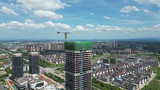 航拍城市建设房地产施工高楼视频的预览图