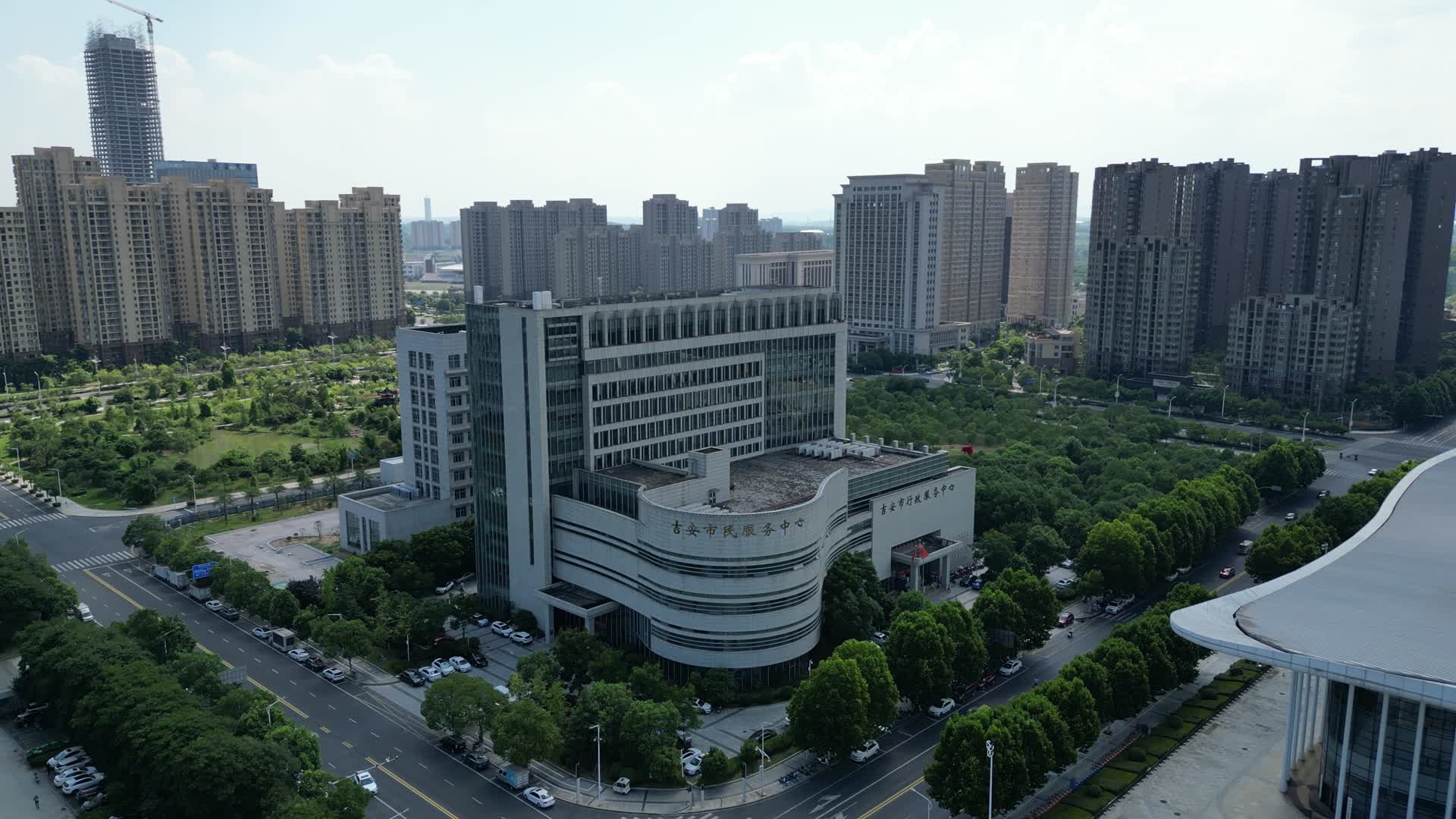 航拍江西吉安市民服务中心视频的预览图