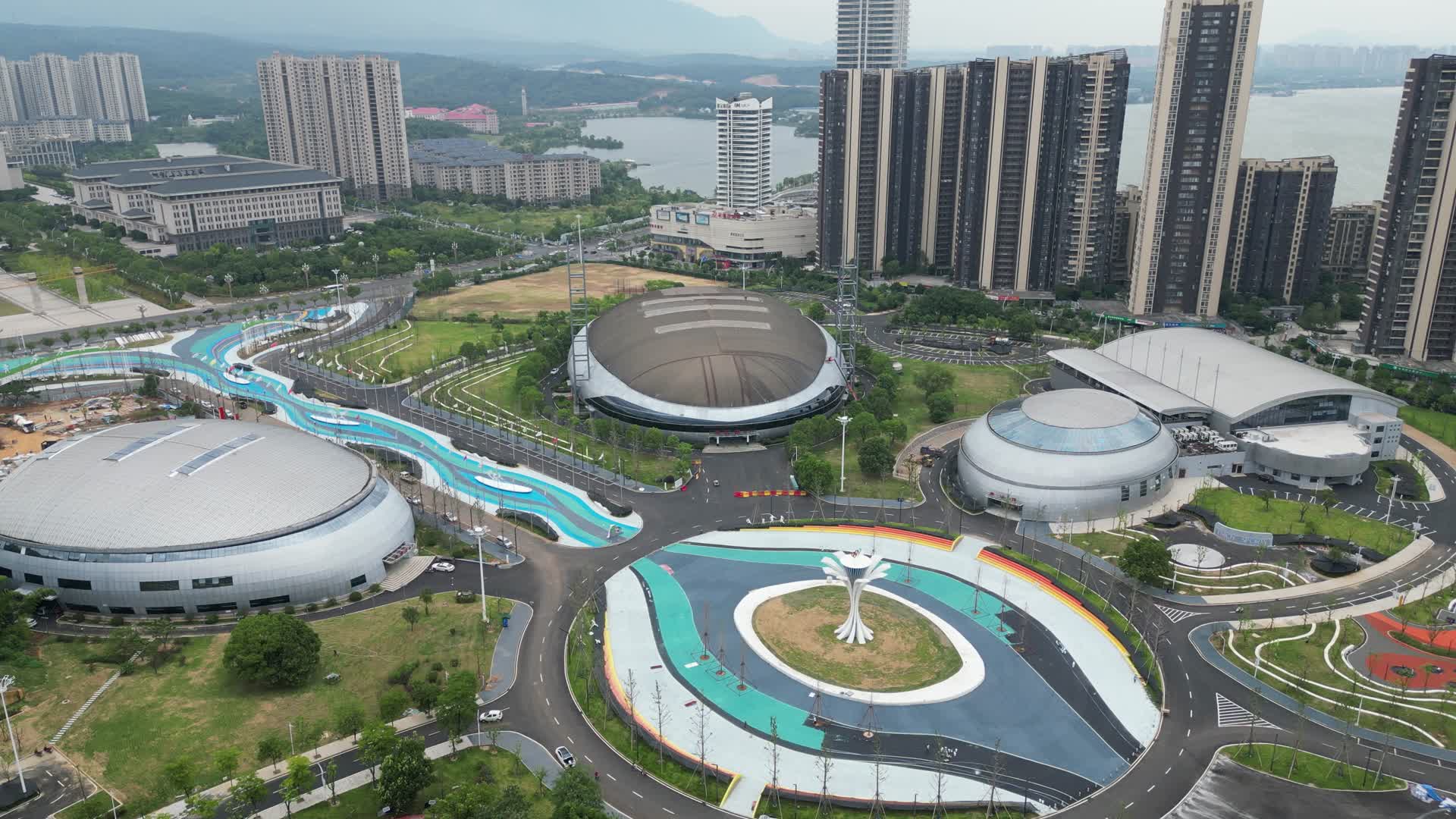 航拍江西九江市体育中心体育馆游泳馆视频的预览图