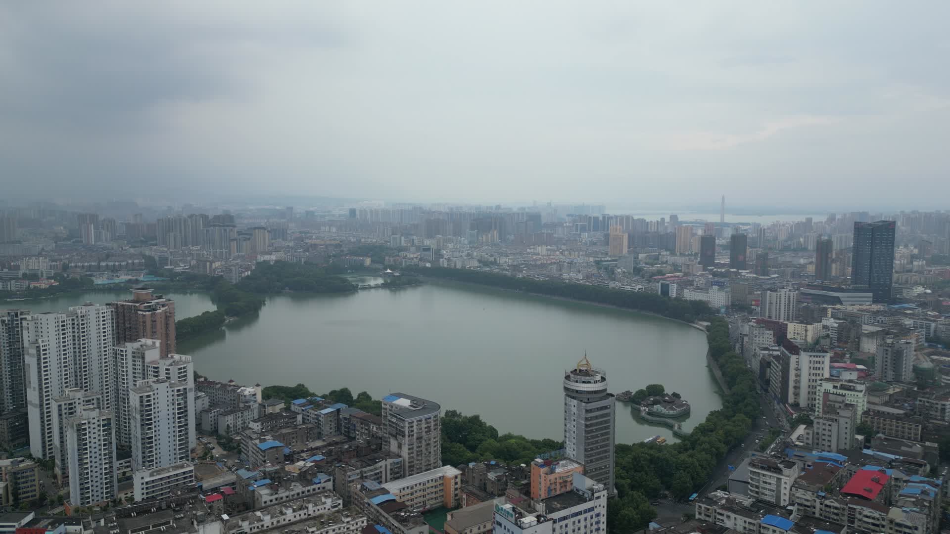 航拍江西九江甘棠湖视频的预览图