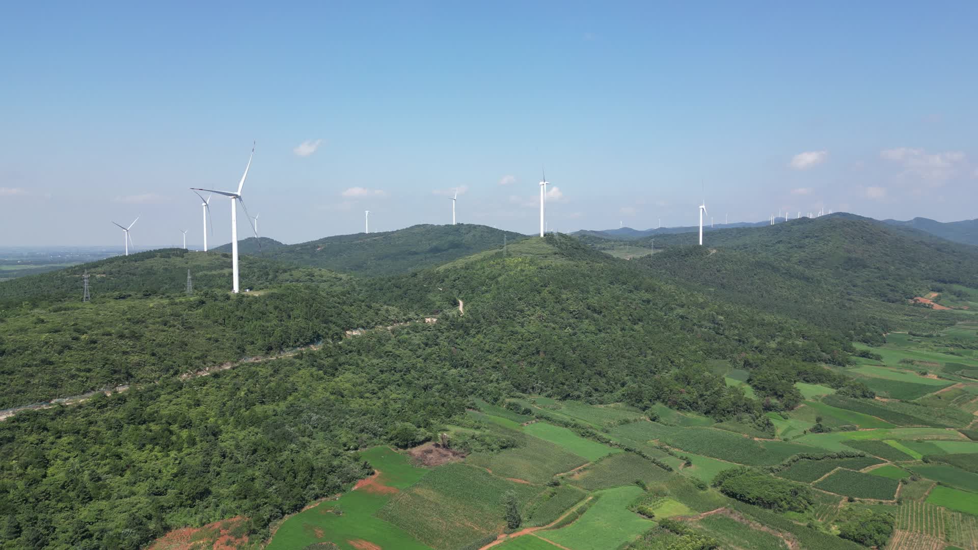航拍风力发电绿色能源风车视频的预览图