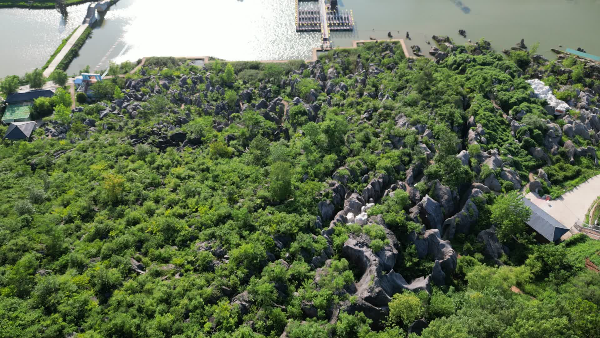 航拍湖北随州西游记公园4A景区视频的预览图