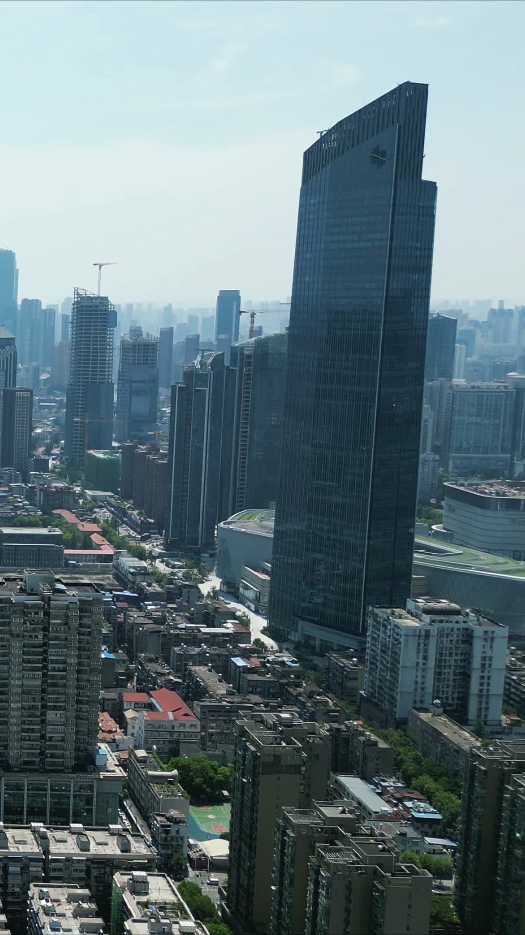 武汉恒隆广场竖屏航拍视频的预览图