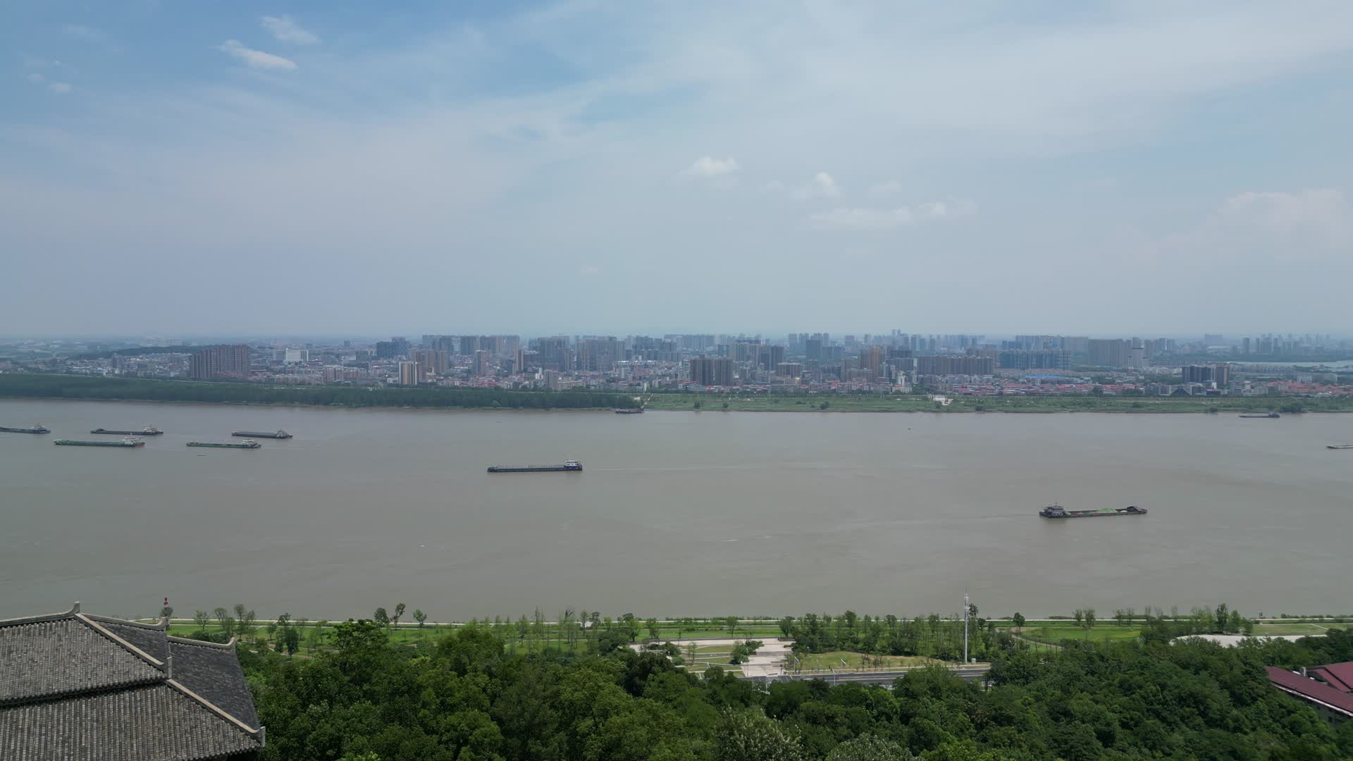 湖北鄂州长江风光航拍视频的预览图