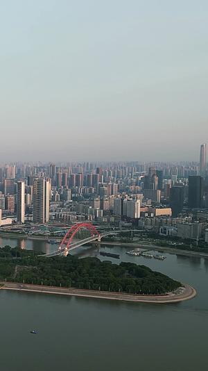 武汉汉江长江交汇处竖屏航拍视频的预览图