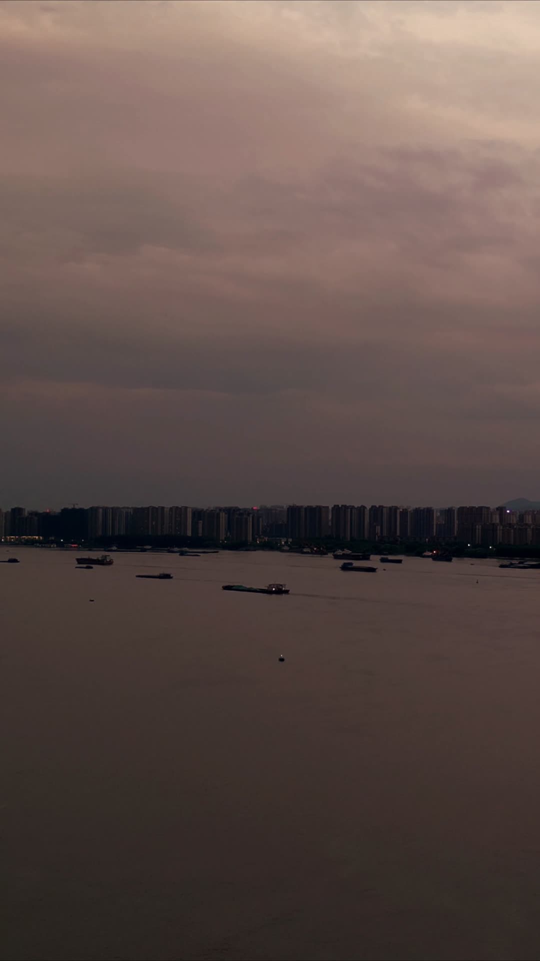 航拍城市夕阳晚霞夜幕降临视频的预览图