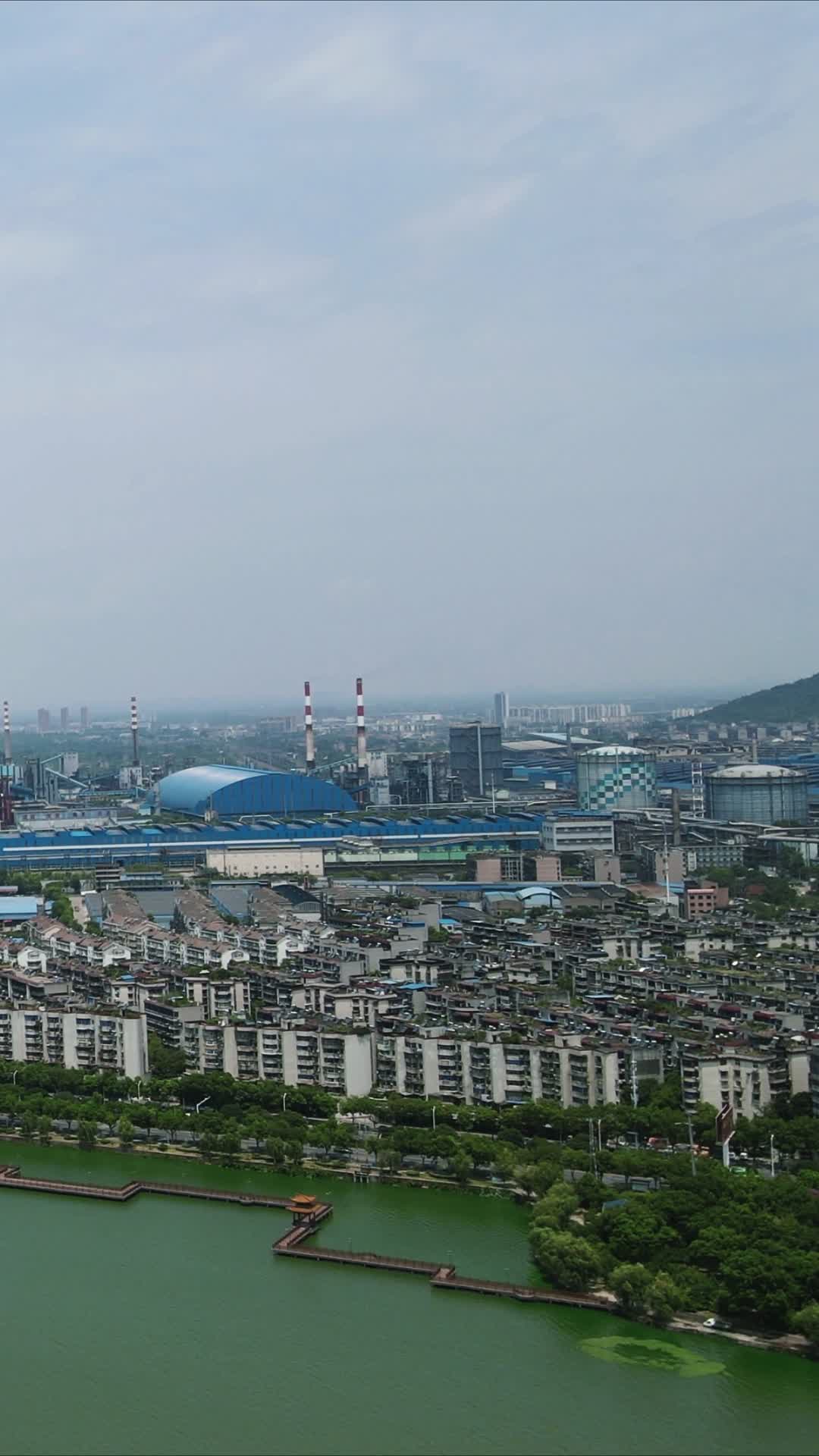 湖北鄂州城市工业生产竖屏航拍视频的预览图
