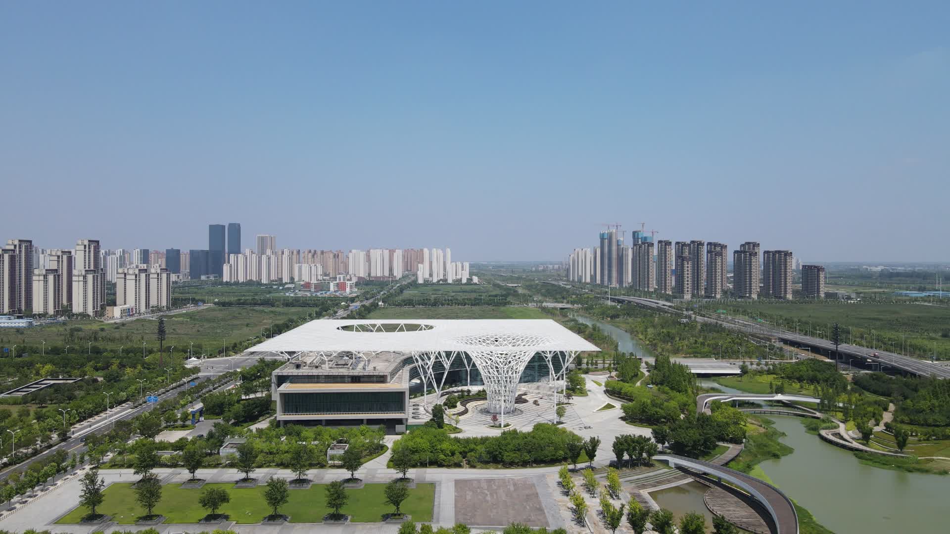 航拍湖北襄阳市文化艺术中心视频的预览图