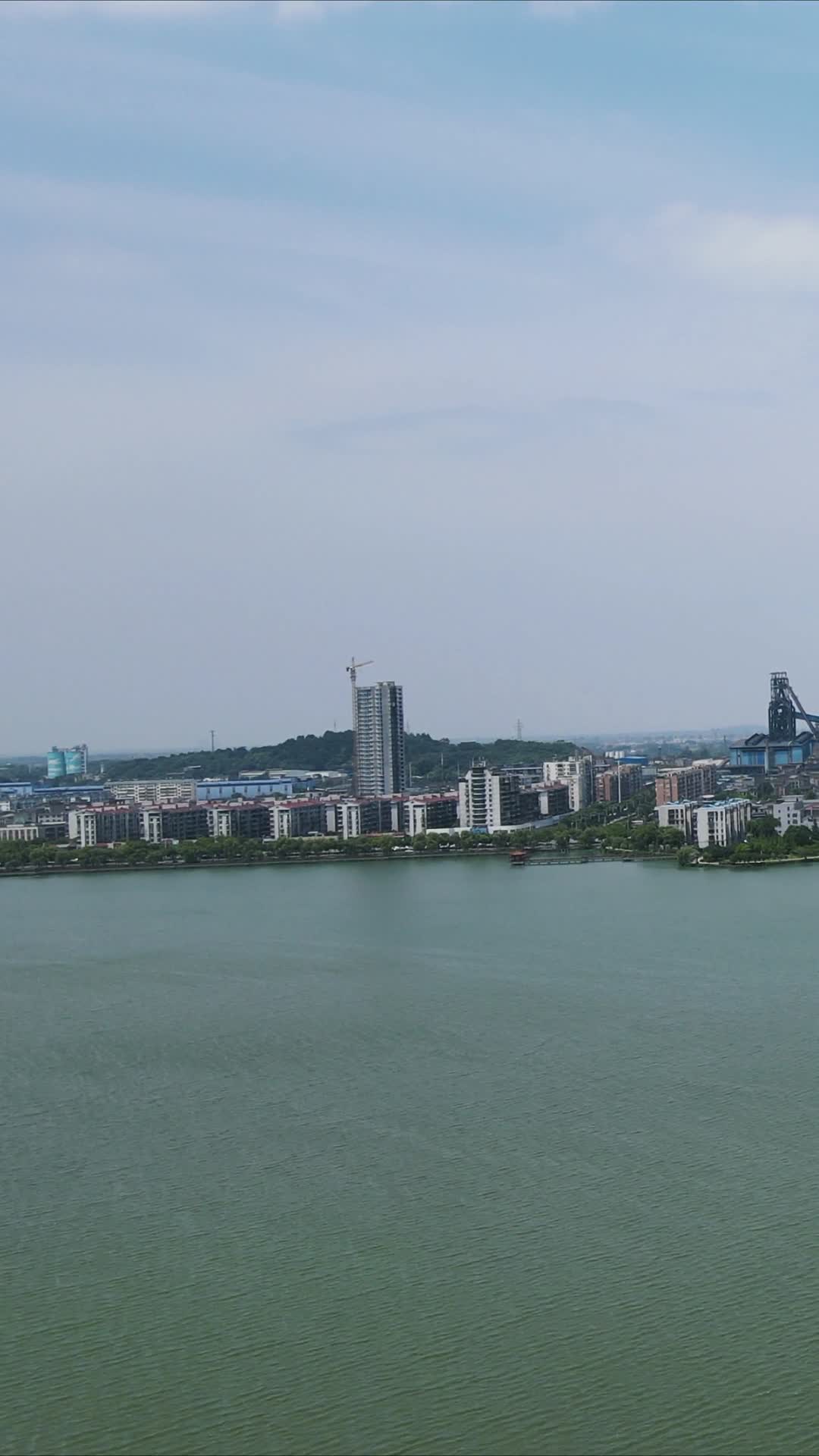 湖北鄂州城市工业生产竖屏航拍视频的预览图