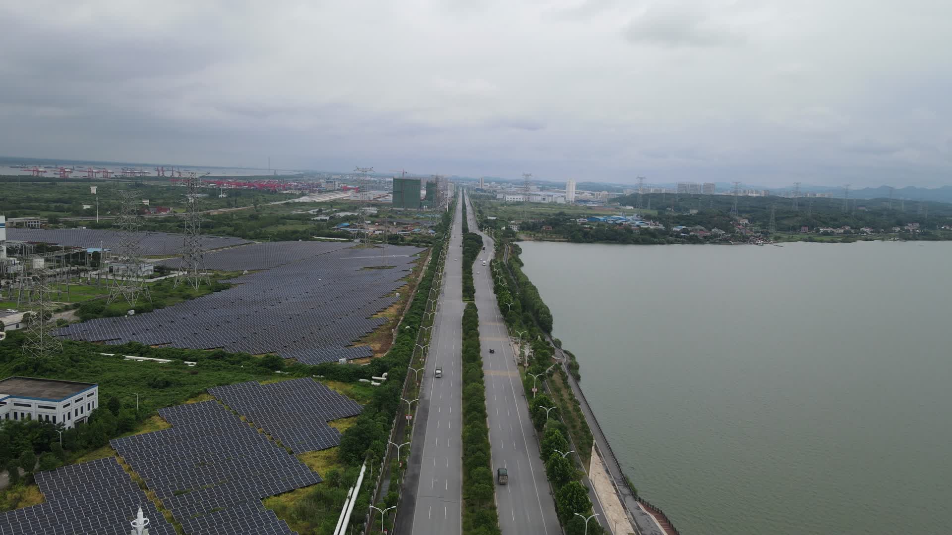 湖南岳阳城市交通芭蕉湖大桥航拍视频的预览图