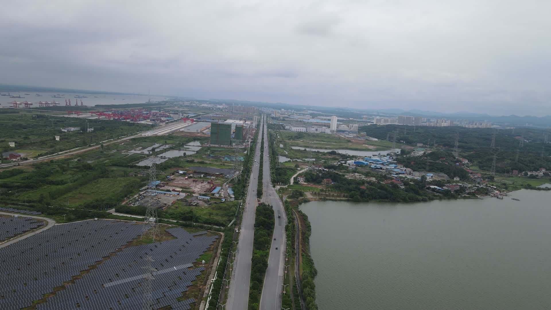 湖南岳阳城市交通芭蕉湖大桥航拍视频的预览图