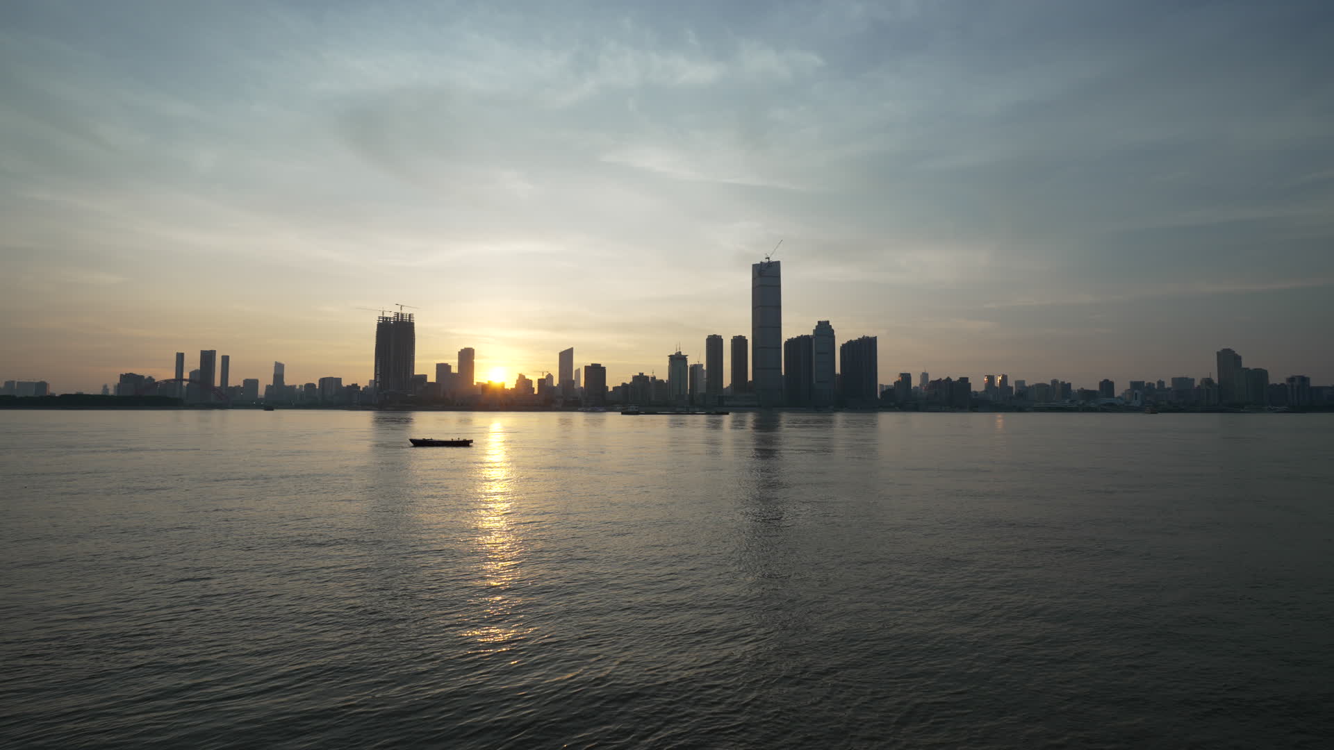 武汉武昌江滩公园视频的预览图