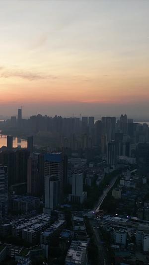武汉清晨日出彩霞竖屏航拍视频的预览图