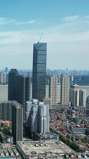 武汉密集高楼压迫感竖屏航拍视频的预览图