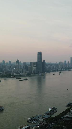 湖北武汉城市清晨竖屏航拍视频的预览图