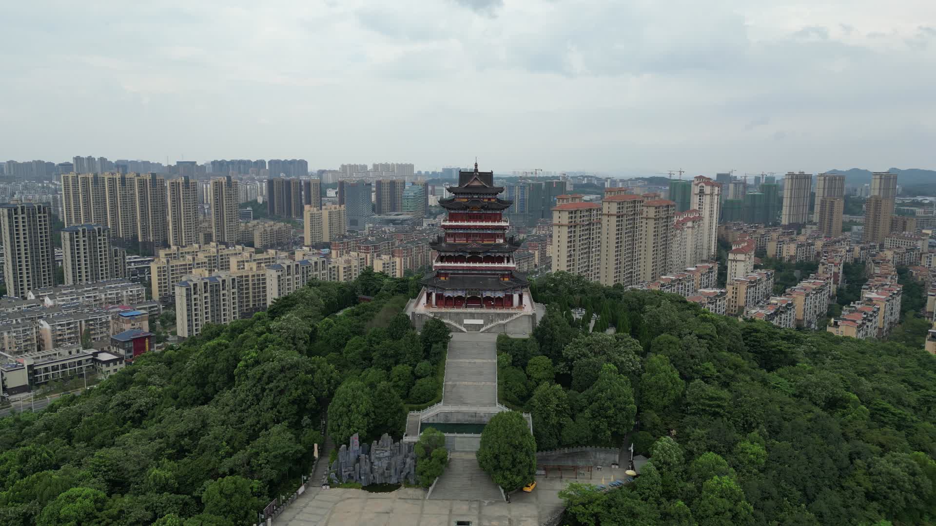 航拍江西九江南山公园德化楼视频的预览图