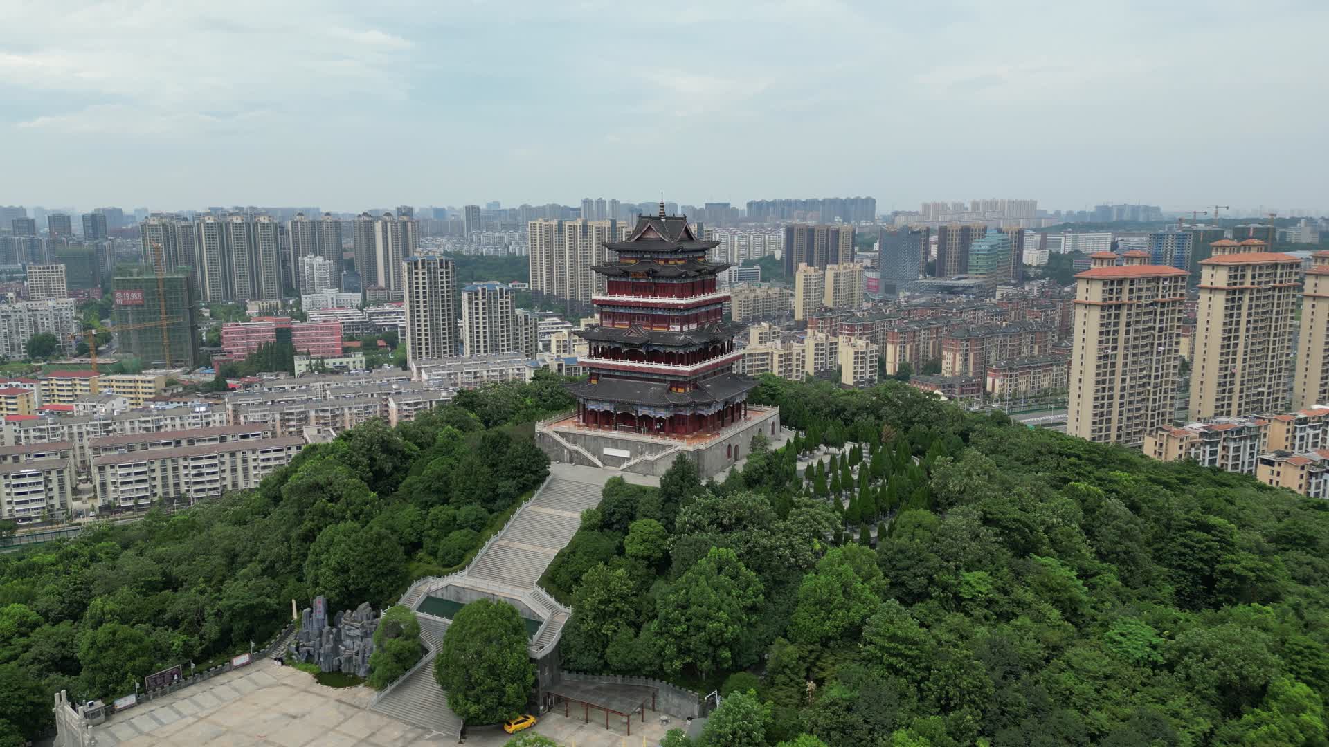 航拍江西九江南山公园德化楼视频的预览图