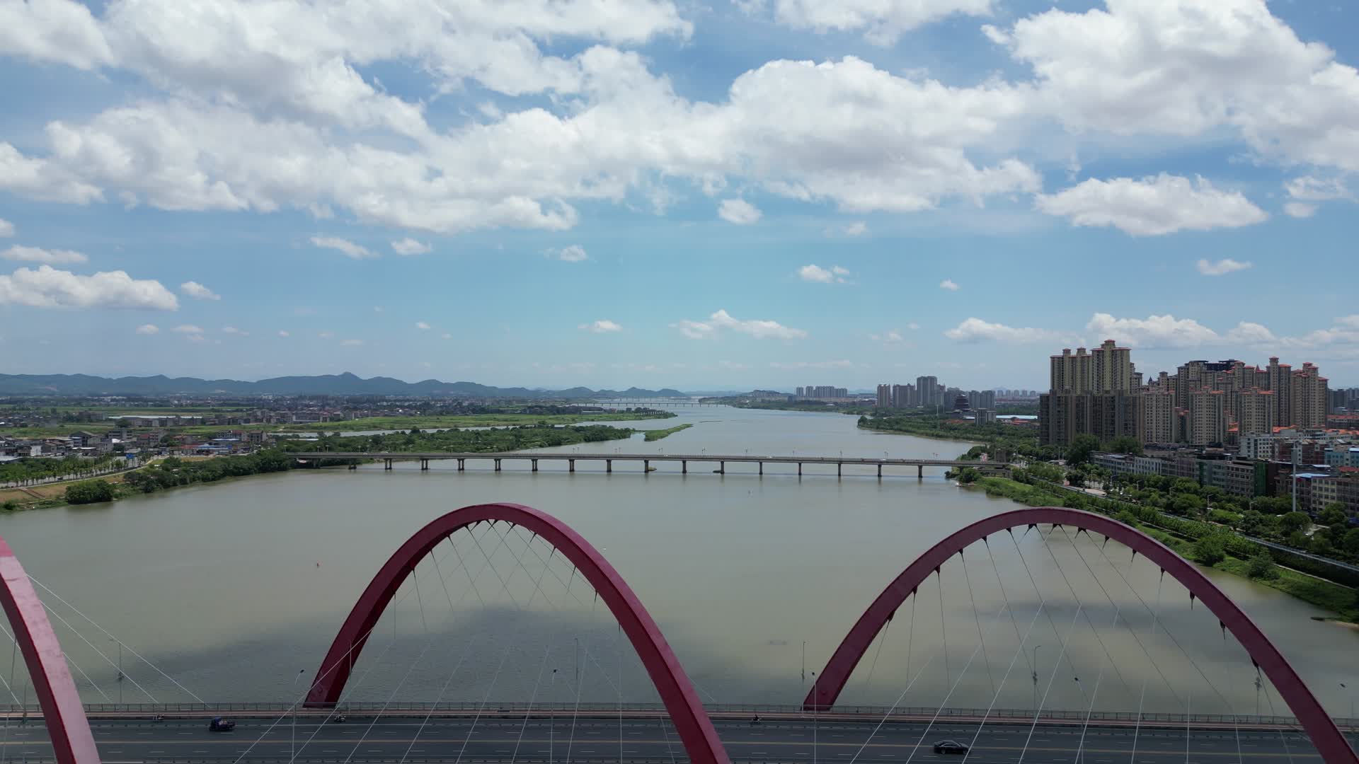 航拍江西抚州中州大桥交通视频的预览图