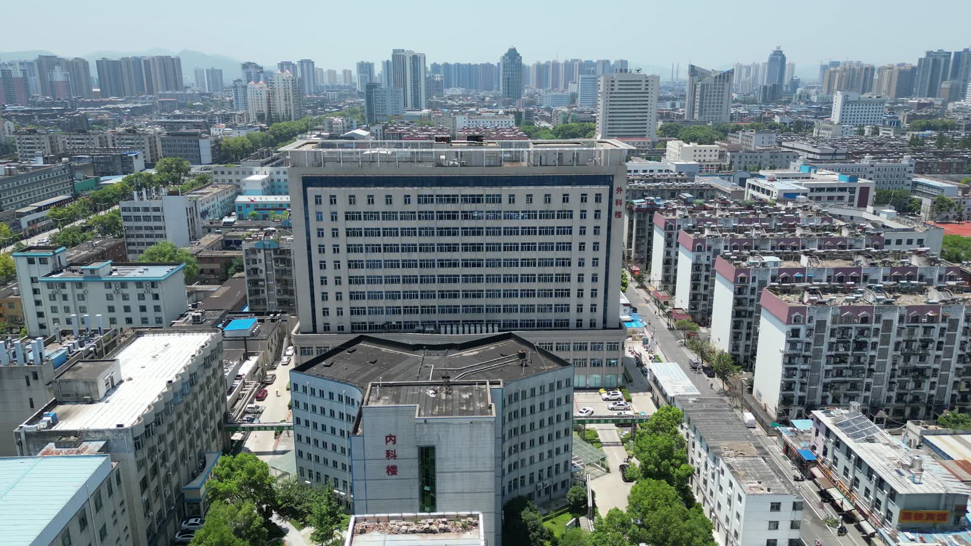 航拍襄阳市中心医院视频的预览图
