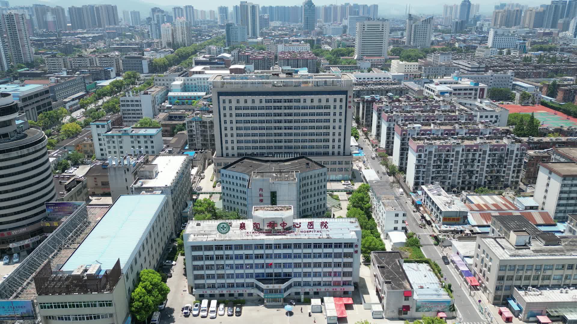 航拍襄阳市中心医院视频的预览图