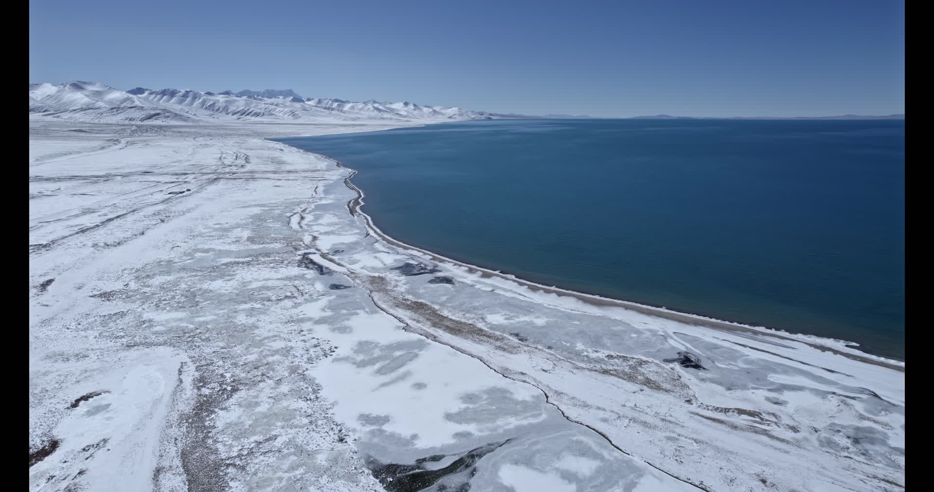4k高清航拍西藏纳木措湖高原湖泊雪山风景自然风光视频的预览图