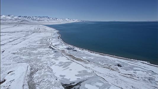 4k高清航拍西藏纳木措湖高原湖泊雪山风景自然风光视频的预览图