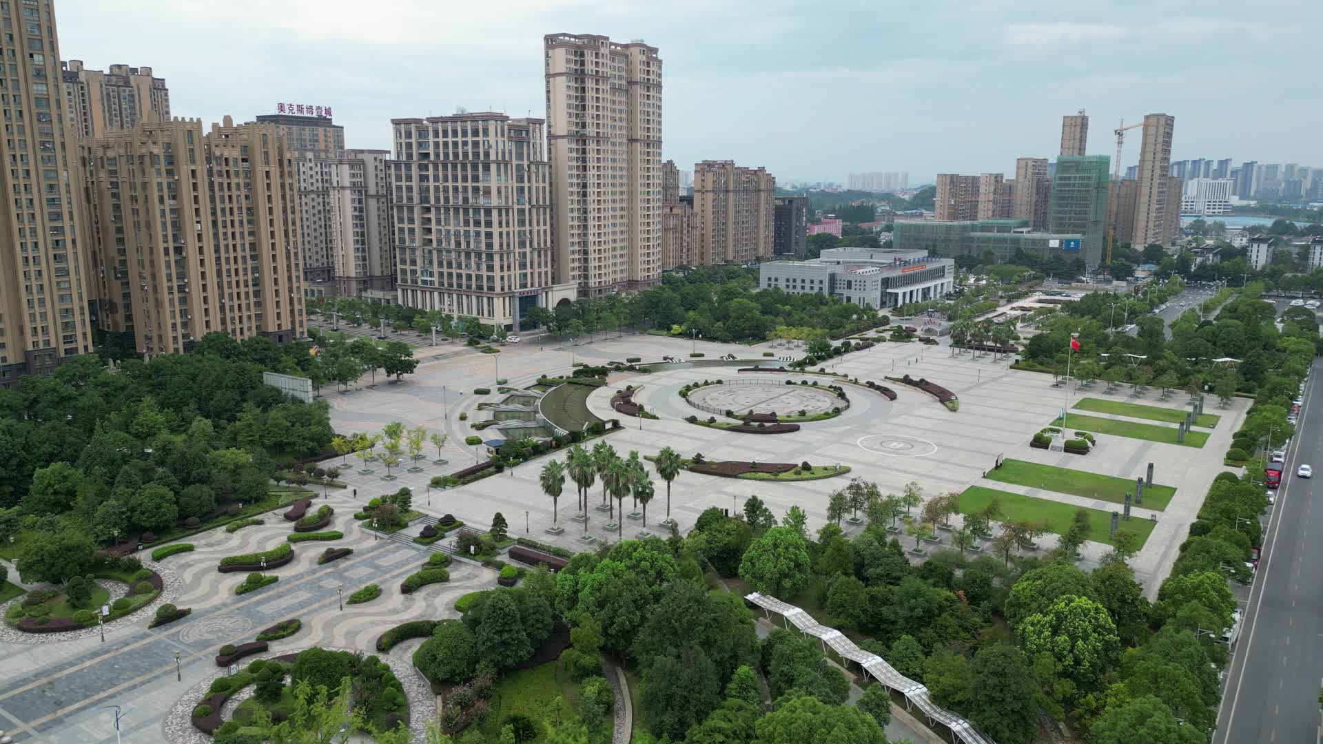 航拍江西九江城市广场视频的预览图