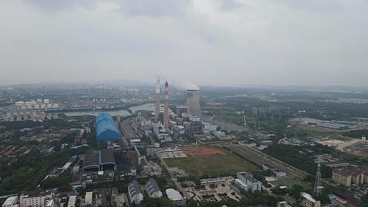 航拍江西九江工业园烟冲炊烟视频的预览图