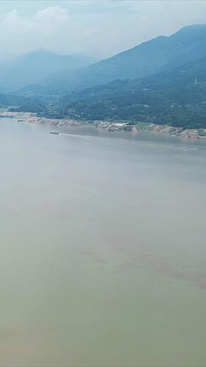 航拍母亲河长江三峡竖屏视频的预览图