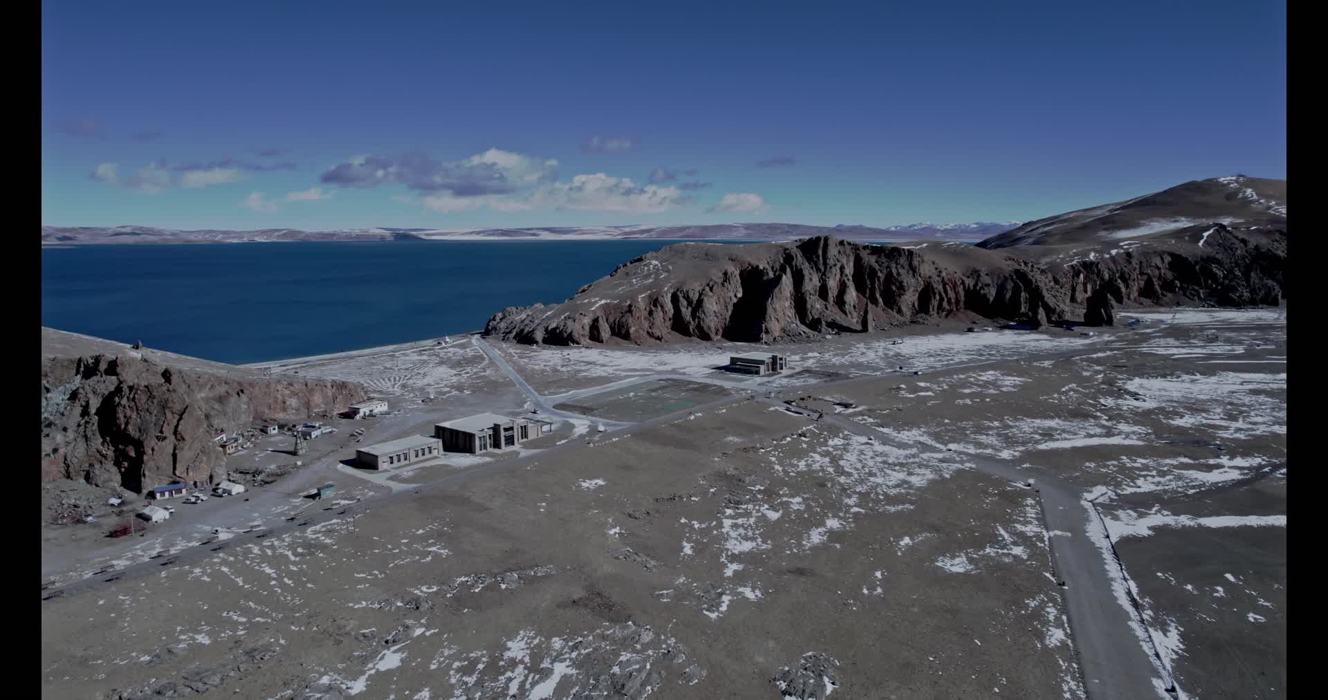 4k高清航拍西藏纳木措湖高原湖泊雪山风景自然风光湖水视频的预览图