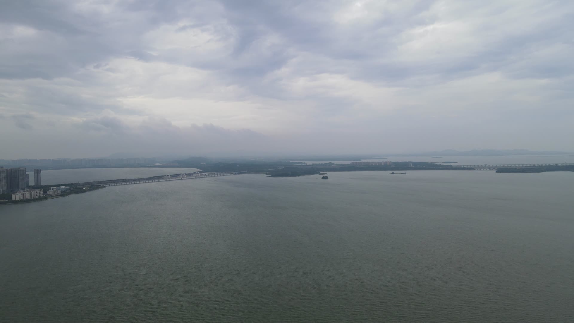 航拍江西九江八里湖风光视频的预览图