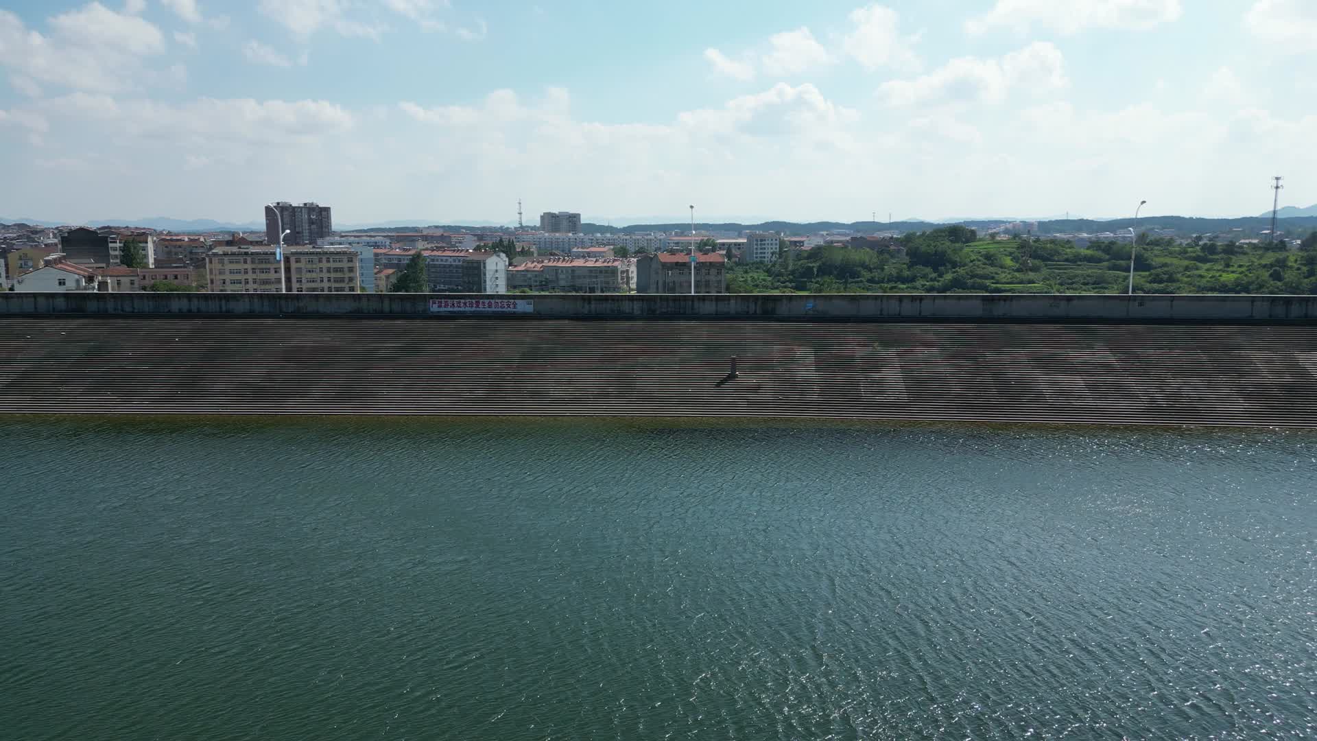 航拍湖北徐家河水库4A景区大坝视频的预览图