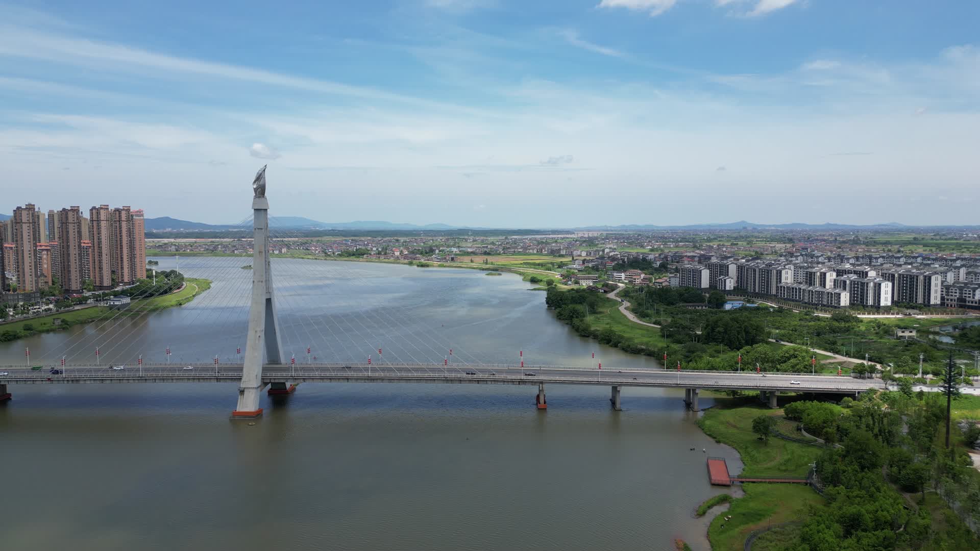 航拍江西福州赣东大桥交通视频的预览图