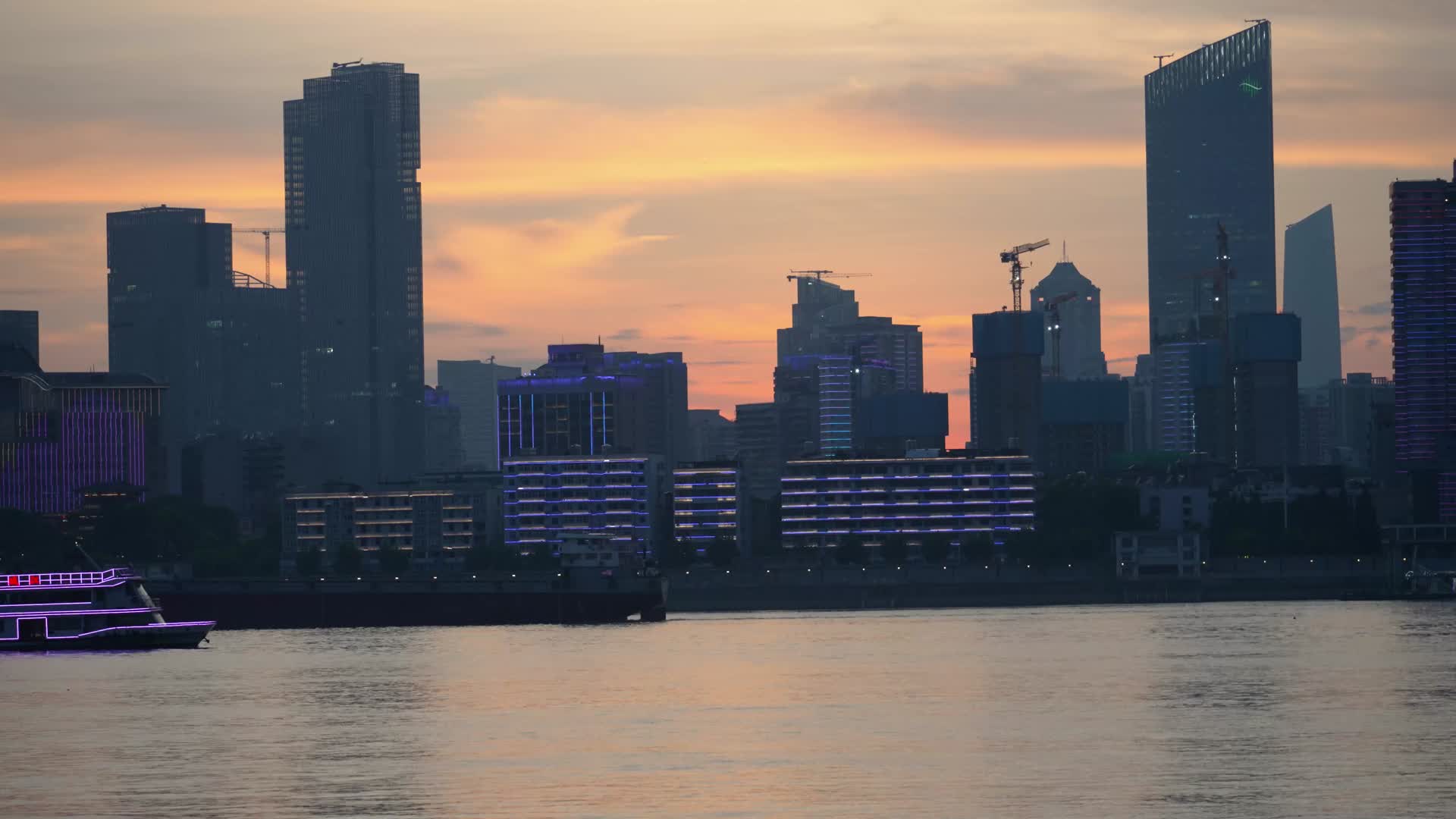 武汉武昌江滩公园夜景视频的预览图