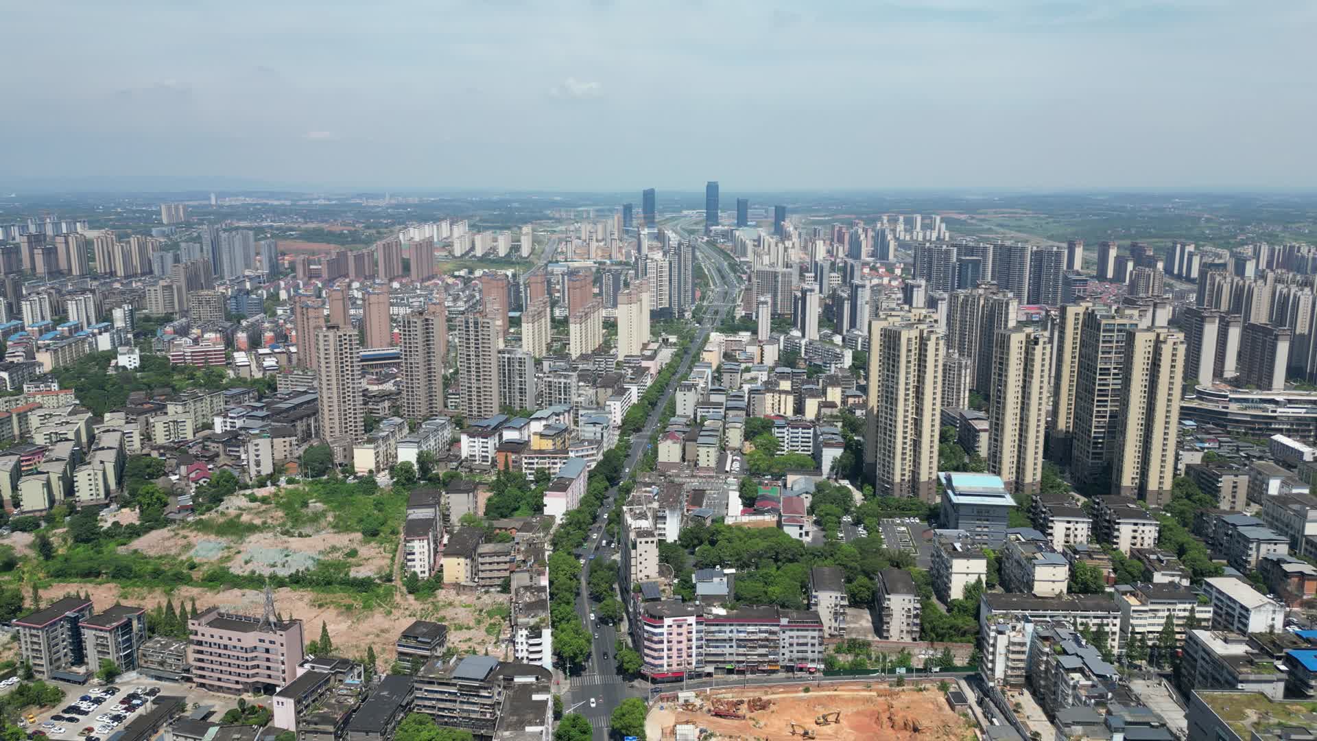 航拍江西吉安城市建设交通大道阳明东路视频的预览图