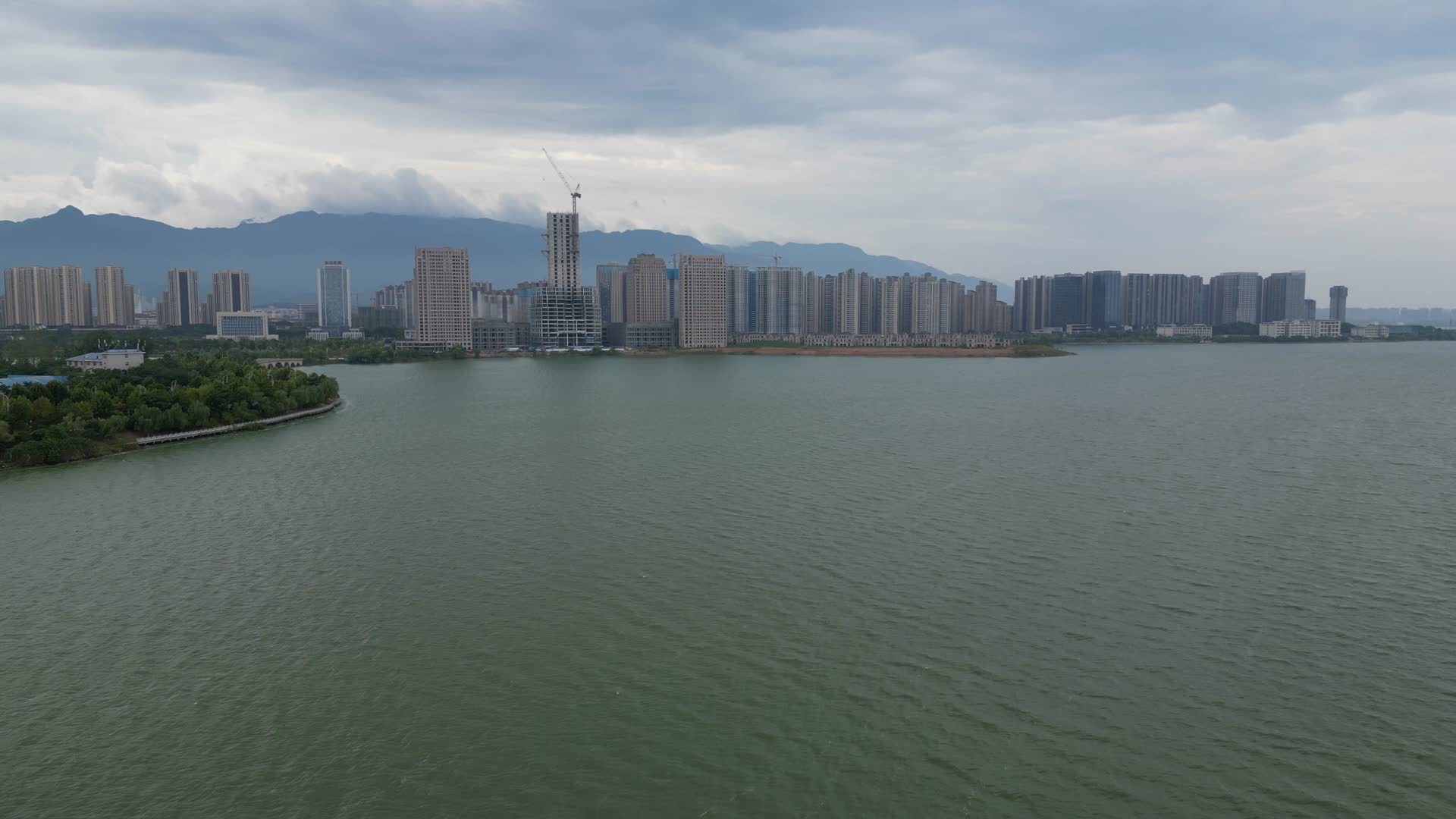 航拍江西九江八里湖风光视频的预览图