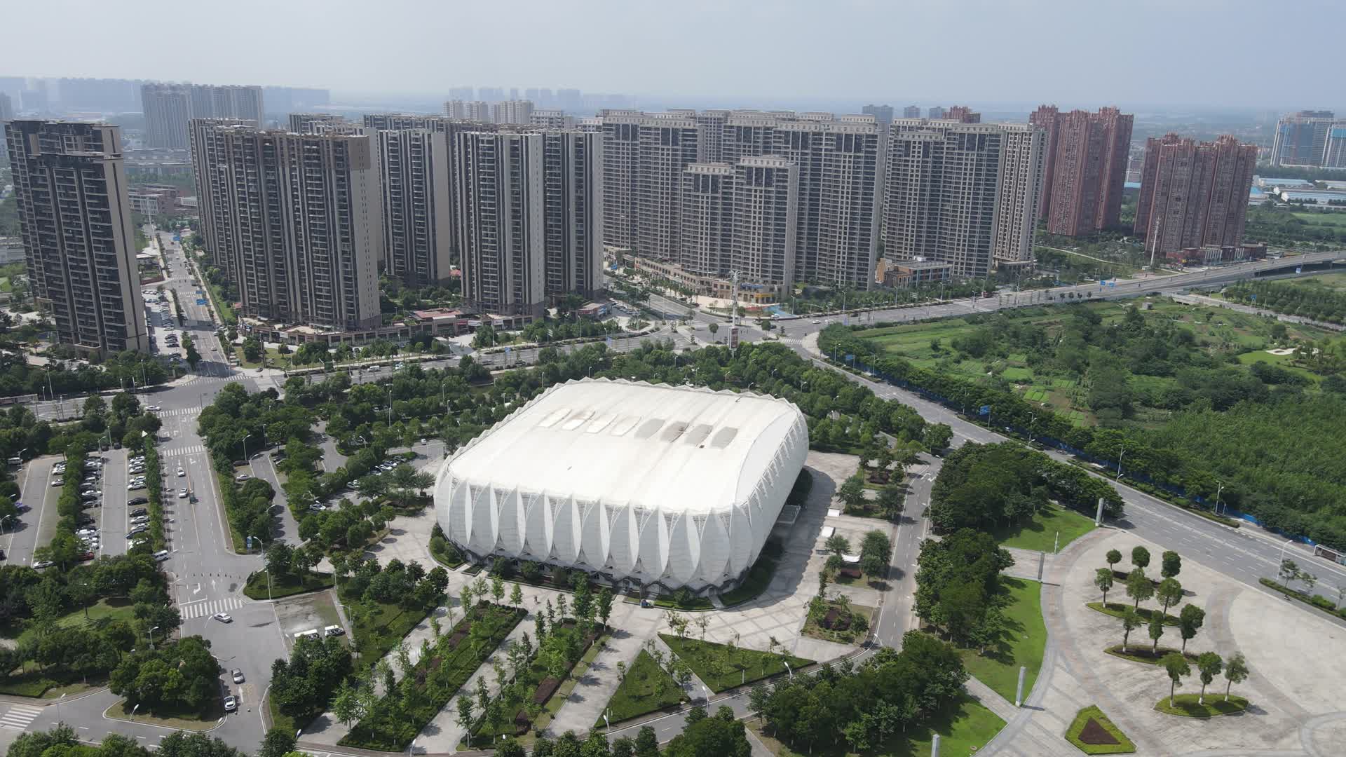 湖北襄阳体育中心体育馆航拍视频的预览图