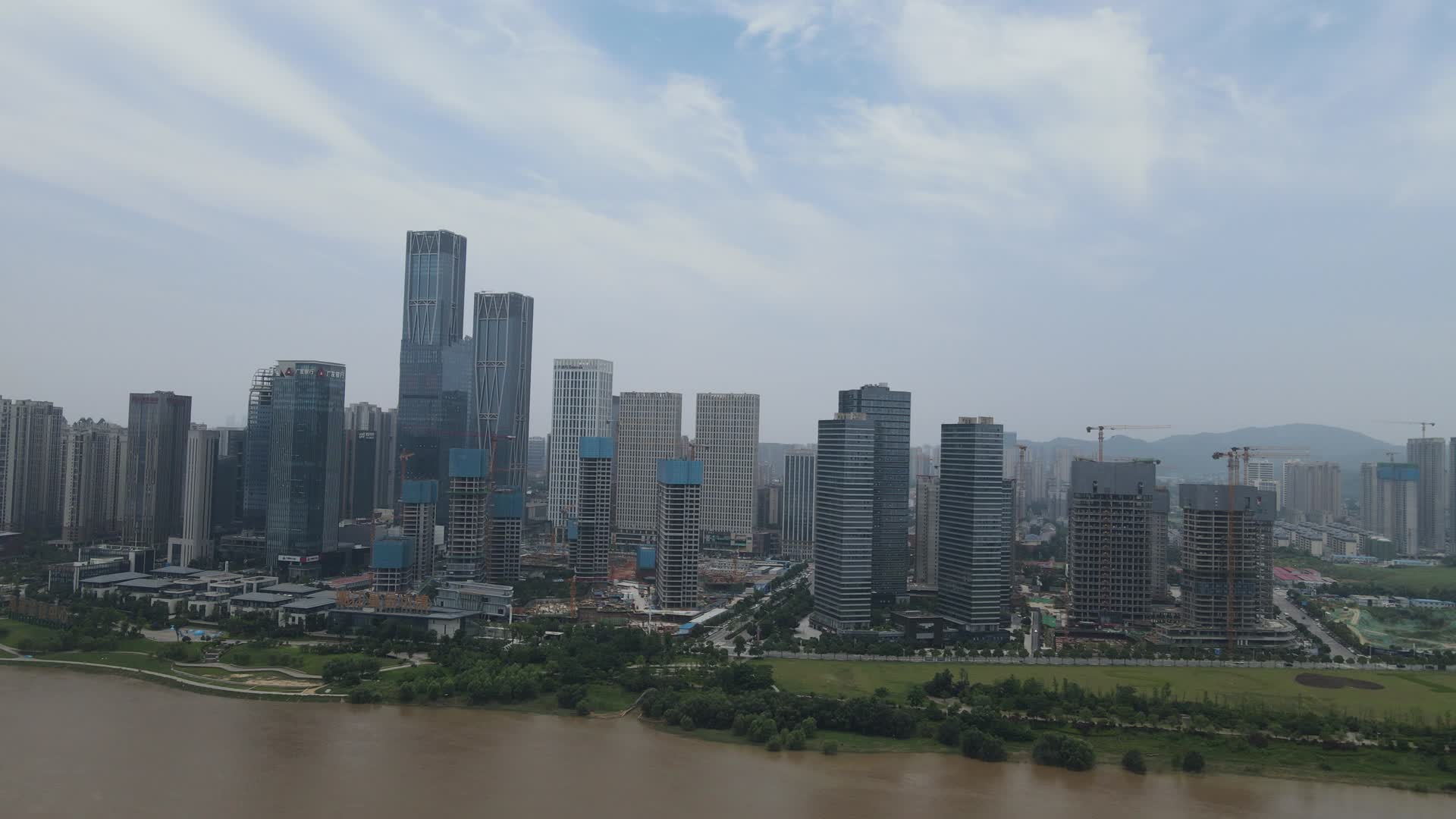 航拍湖南长沙湘江世纪城视频的预览图