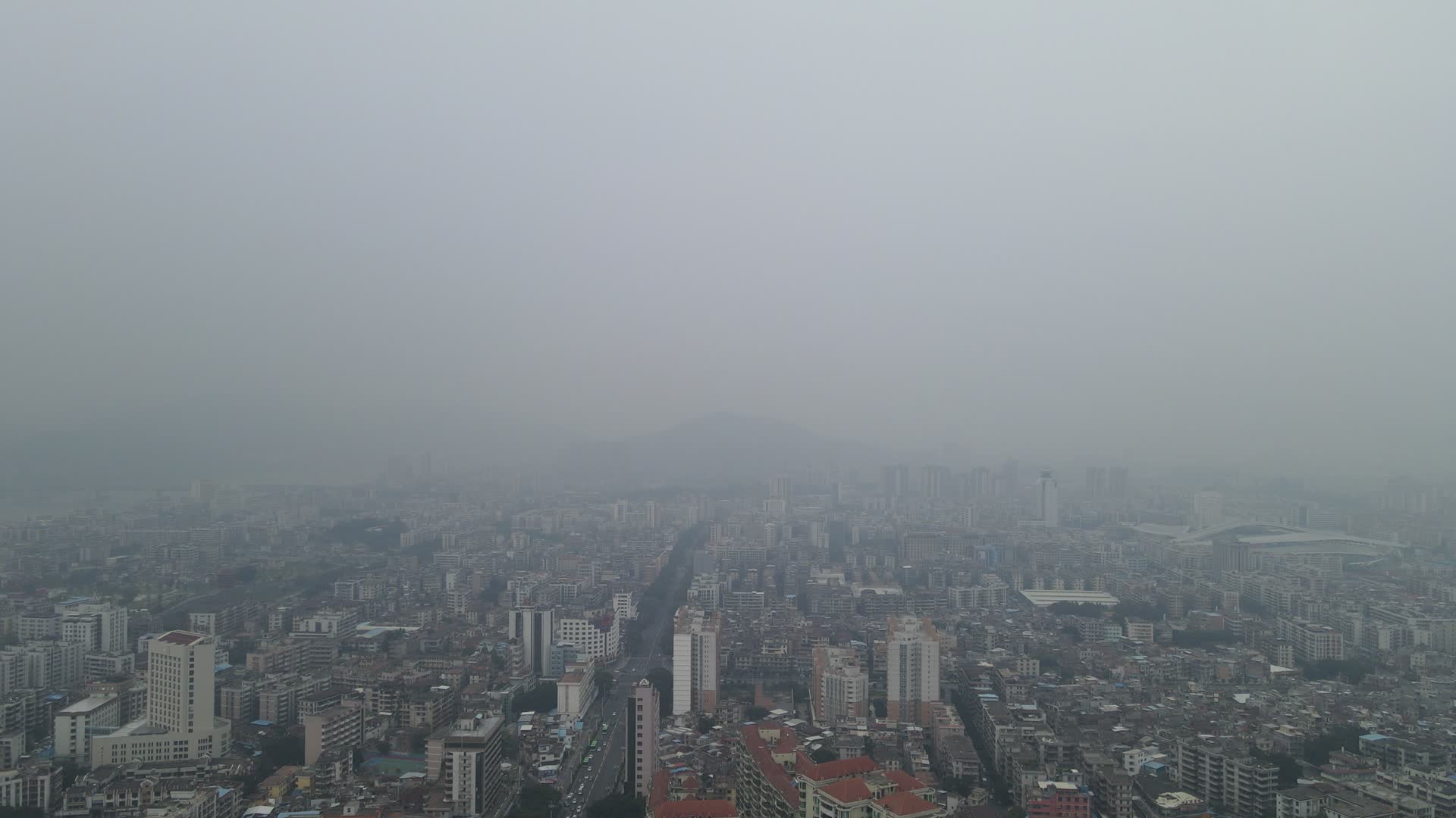 阴霾下的广州空镜视频的预览图
