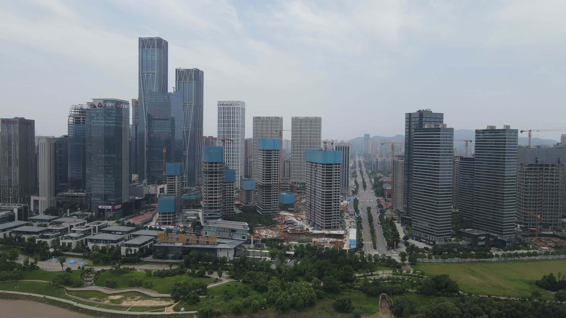 湖南长沙金融中心CBD航拍视频的预览图