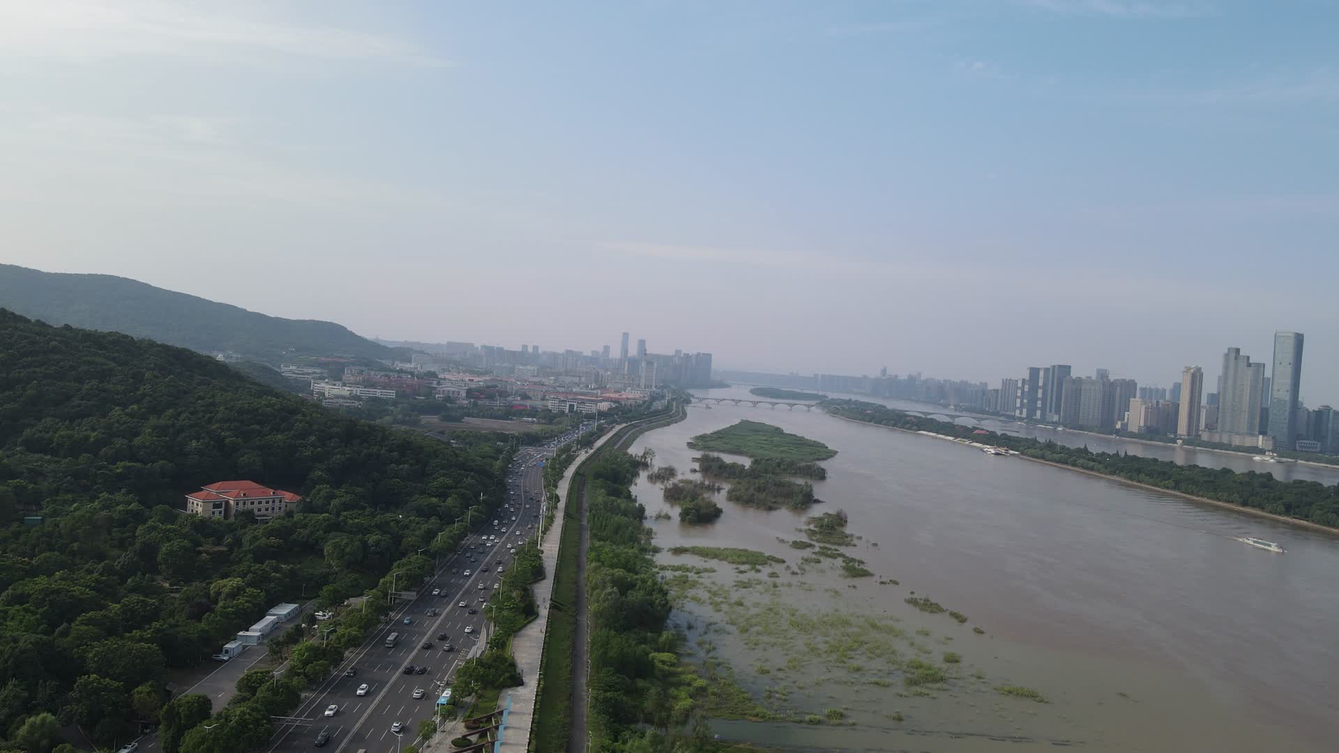 航拍湖南长沙湘江风光带视频的预览图