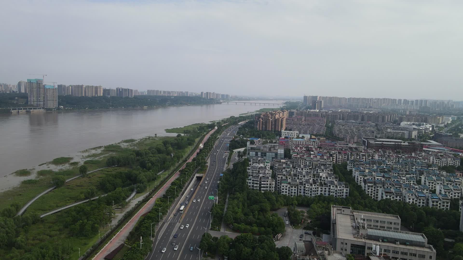 湖南长沙湘江中路交通航拍视频的预览图
