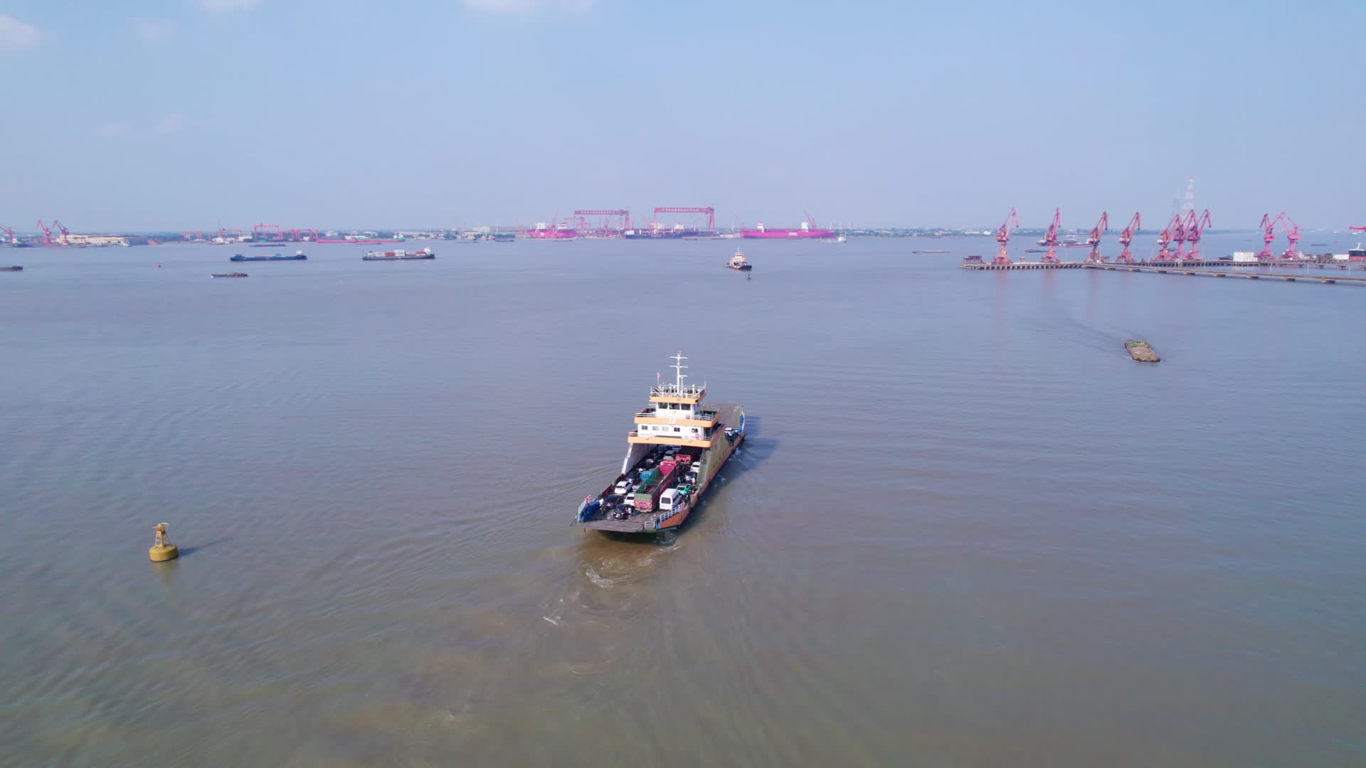 长江轮渡4k航拍视频的预览图
